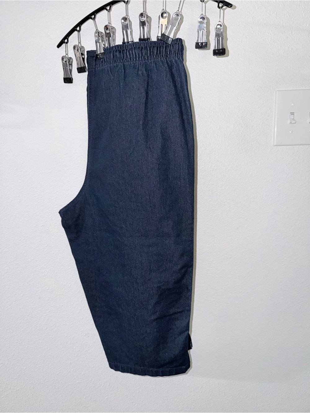 Women’s Cropped/Capri Elastic Waist Jeans w/ pockets - Dark Blue